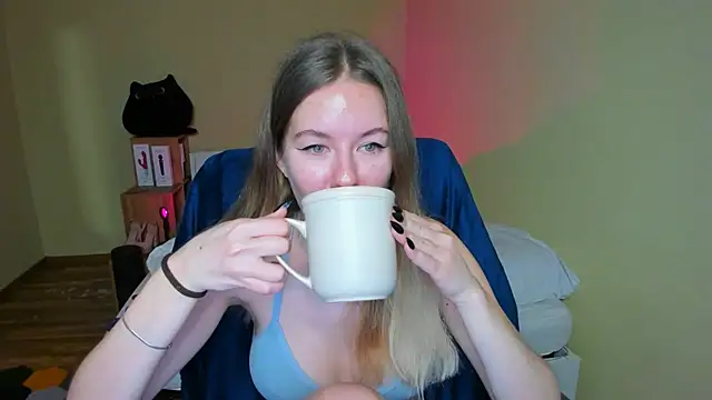 Snapshot of EmilyPaw chatting on February 11, 2025, 12:15 pm EmilyPaw online show from February 11, 2025, 12:15 pm