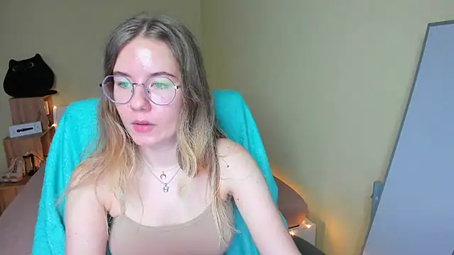 Snapshot of EmilyPaw chatting on February 4, 2025, 9:38 am EmilyPaw online show from February 4, 2025, 9:38 am