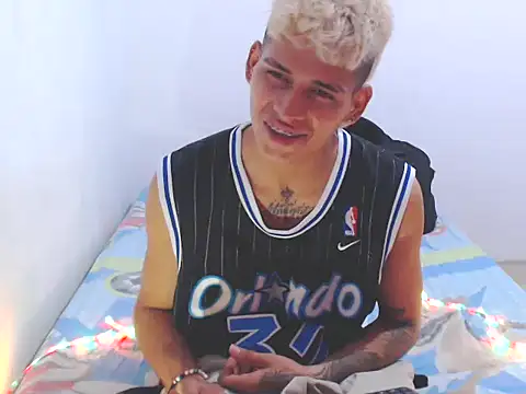 lu nastyboy18 online show from February 12, 2025, 5:05 am