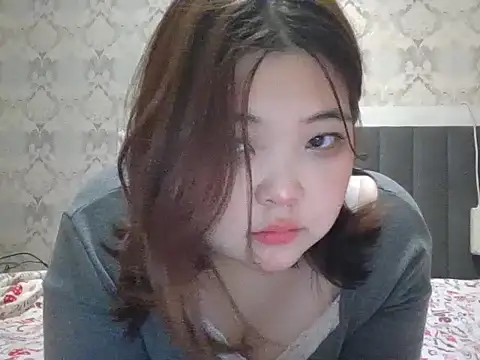 elysiann3 online show from February 1, 2025, 5:37 pm