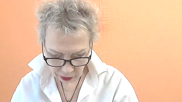 NessyJenixs online show from November 18, 2025, 7:44 am