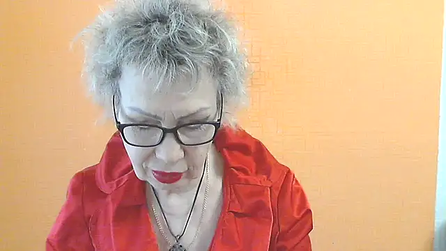 NessyJenixs online show from April 19, 2026, 7:42 am