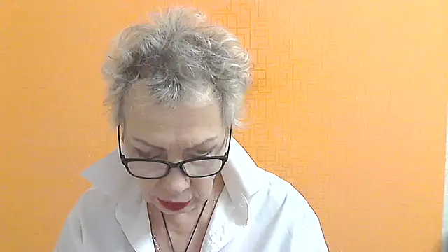 NessyJenixs online show from November 24, 2025, 2:39 pm