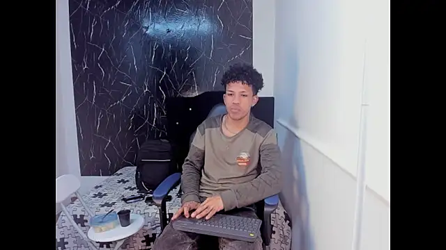 Snapshot of carlos_alber12 chatting on October 27, 2025, 12:06 pm carlos alber12 online show from October 27, 2025, 12:06 pm