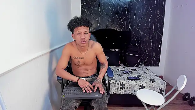 Snapshot of carlos_alber12 chatting on October 18, 2025, 12:18 pm carlos alber12 online show from October 18, 2025, 12:18 pm