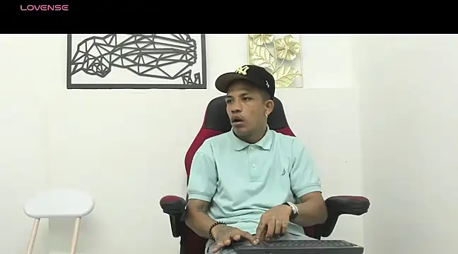 Snapshot of carlos_alber12 chatting on March 17, 2025, 12:57 pm carlos alber12 online show from March 17, 2025, 12:57 pm