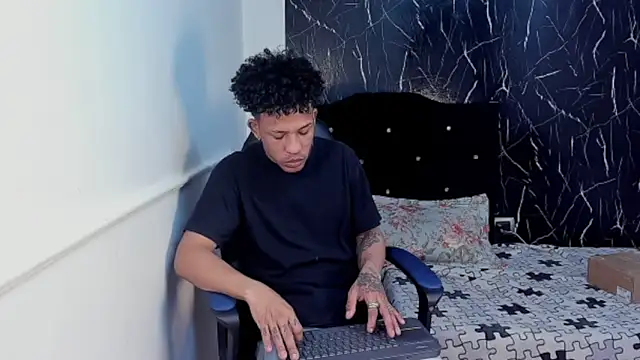 Snapshot of carlos_alber12 chatting on November 4, 2025, 3:27 pm carlos alber12 online show from November 4, 2025, 3:27 pm