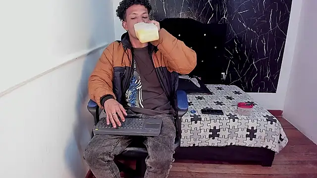 Snapshot of carlos_alber12 chatting on October 11, 2025, 12:39 pm carlos alber12 online show from October 11, 2025, 12:39 pm