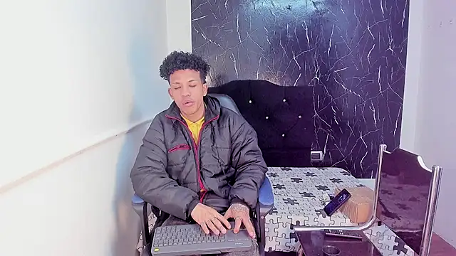 Snapshot of carlos_alber12 chatting on October 22, 2025, 12:04 pm carlos alber12 online show from October 22, 2025, 12:04 pm