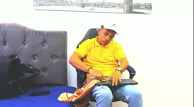 Snapshot of carlos_alber12 chatting on March 15, 2025, 6:21 pm carlos alber12 online show from March 15, 2025, 6:21 pm