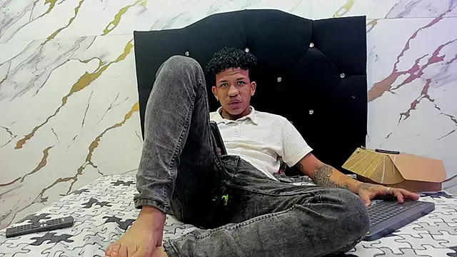 Snapshot of carlos_alber12 chatting on September 19, 2025, 1:48 pm carlos alber12 online show from September 19, 2025, 1:48 pm