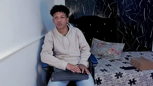 Snapshot of carlos_alber12 chatting on November 5, 2025, 3:26 pm carlos alber12 online show from November 5, 2025, 3:26 pm