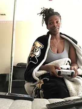 theprettysoles online show from April 16, 2026, 4:08 pm