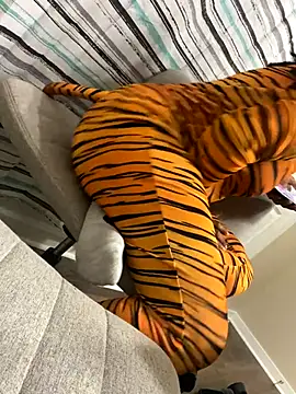 theprettysoles online show from November 1, 2025, 7:13 am