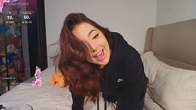 LiloshRoxy online show from October 29, 2025, 12:42 am