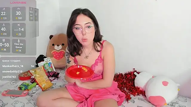 LiloshRoxy online show from February 10, 2025, 5:25 am