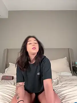 LiloshRoxy online show from September 17, 2025, 3:08 am