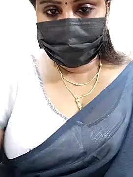 Queenflowerr online show from February 10, 2025, 5:52 pm