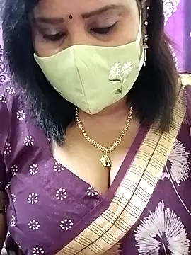 Snapshot of Queenflowerr chatting on October 16, 2025, 4:32 am Queenflowerr online show from October 16, 2025, 4:32 am