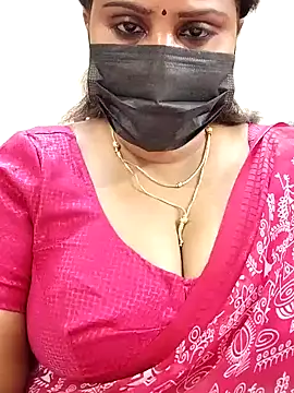 Queenflowerr online show from February 9, 2025, 5:11 pm