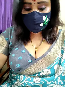 Queenflowerr online show from March 28, 2026, 4:52 pm