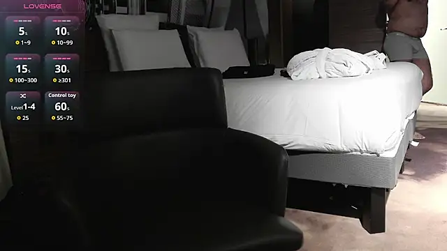 Snapshot of IndienTiger chatting on October 15, 2025, 7:00 pm IndienTiger online show from October 15, 2025, 7:00 pm