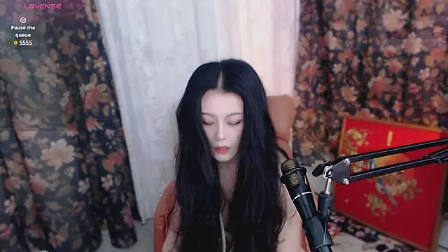 cat-lady-6688 online show from March 15, 2025, 2:56 am
