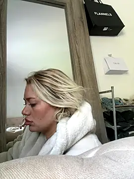 Snapshot of blissdimicco chatting on October 25, 2025, 9:30 am blissdimicco online show from October 25, 2025, 9:30 am