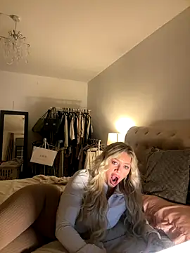 Snapshot of blissdimicco chatting on November 13, 2025, 6:23 pm blissdimicco online show from November 13, 2025, 6:23 pm