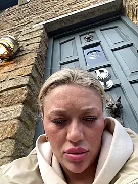 Snapshot of blissdimicco chatting on February 7, 2026, 2:36 pm blissdimicco online show from February 7, 2026, 2:36 pm