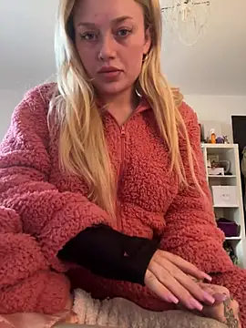 Snapshot of blissdimicco chatting on January 17, 2026, 1:04 pm blissdimicco online show from January 17, 2026, 1:04 pm