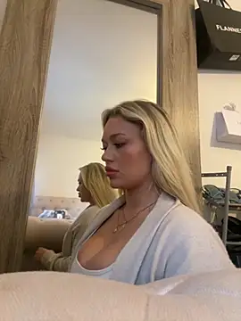 Snapshot of blissdimicco chatting on October 12, 2025, 4:08 pm blissdimicco online show from October 12, 2025, 4:08 pm