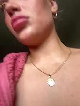 Snapshot of blissdimicco chatting on February 9, 2026, 11:19 am blissdimicco online show from February 9, 2026, 11:19 am