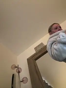 Snapshot of blissdimicco chatting on February 10, 2026, 10:25 am blissdimicco online show from February 10, 2026, 10:25 am