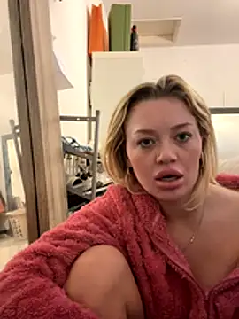 Snapshot of blissdimicco chatting on December 3, 2025, 10:47 am blissdimicco online show from December 3, 2025, 10:47 am