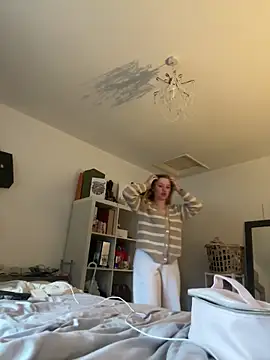 Snapshot of blissdimicco chatting on December 22, 2025, 11:32 am blissdimicco online show from December 22, 2025, 11:32 am