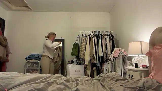 Snapshot of blissdimicco chatting on January 5, 2026, 6:44 pm blissdimicco online show from January 5, 2026, 6:44 pm