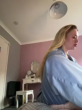 Snapshot of blissdimicco chatting on December 16, 2025, 9:13 am blissdimicco online show from December 16, 2025, 9:13 am