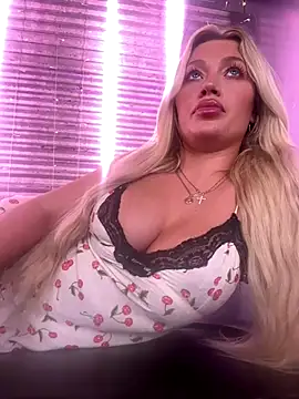 Snapshot of blissdimicco chatting on October 5, 2025, 1:24 pm blissdimicco online show from October 5, 2025, 1:24 pm