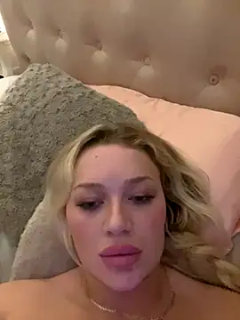 Snapshot of blissdimicco chatting on November 17, 2025, 11:20 pm blissdimicco online show from November 17, 2025, 11:20 pm