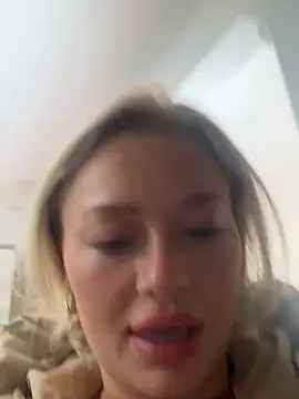 Snapshot of blissdimicco chatting on October 28, 2025, 11:42 am blissdimicco online show from October 28, 2025, 11:42 am