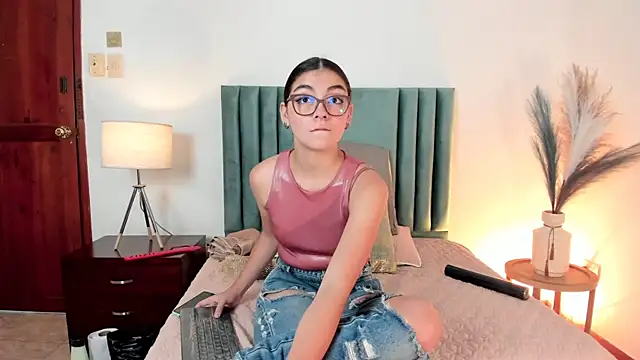 GiaBlakee online show from January 28, 2025, 11:38 am