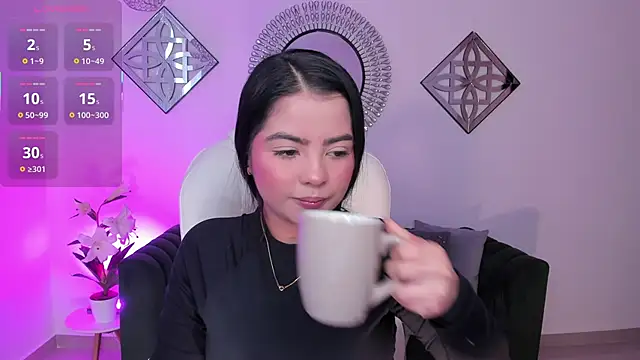 Layla Breezee online show from December 15, 2025, 12:33 pm