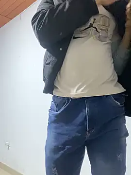 Snapshot of ApoloCruz chatting on February 14, 2026, 2:12 am ApoloCruz online show from February 14, 2026, 2:12 am