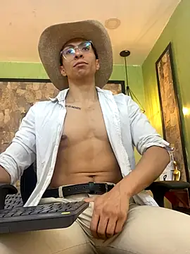 Snapshot of ApoloCruz chatting on October 3, 2025, 6:04 am ApoloCruz online show from October 3, 2025, 6:04 am