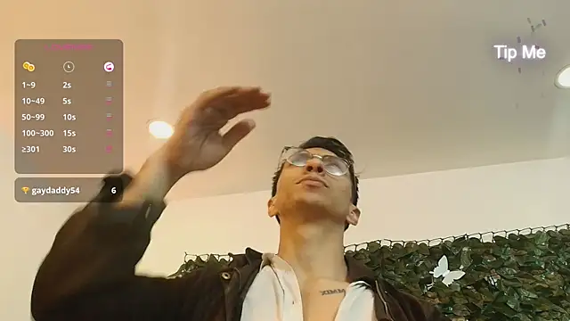 Snapshot of ApoloCruz chatting on October 24, 2025, 6:01 am ApoloCruz online show from October 24, 2025, 6:01 am