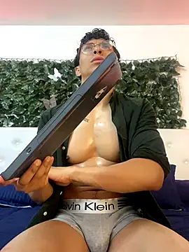 Snapshot of ApoloCruz chatting on October 15, 2025, 4:11 am ApoloCruz online show from October 15, 2025, 4:11 am