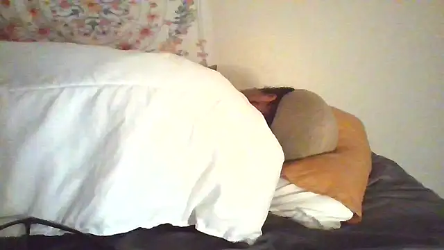 Snapshot of angeliquebelcali chatting on October 20, 2025, 5:20 am angeliquebelcali online show from October 20, 2025, 5:20 am