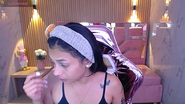 Snapshot of lilith_petit_sub chatting on February 8, 2025, 1:01 pm lilith petit sub online show from February 8, 2025, 1:01 pm