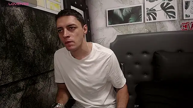 Snapshot of Frank_Millers chatting on March 4, 2025, 11:11 pm Frank Millers online show from March 4, 2025, 11:11 pm